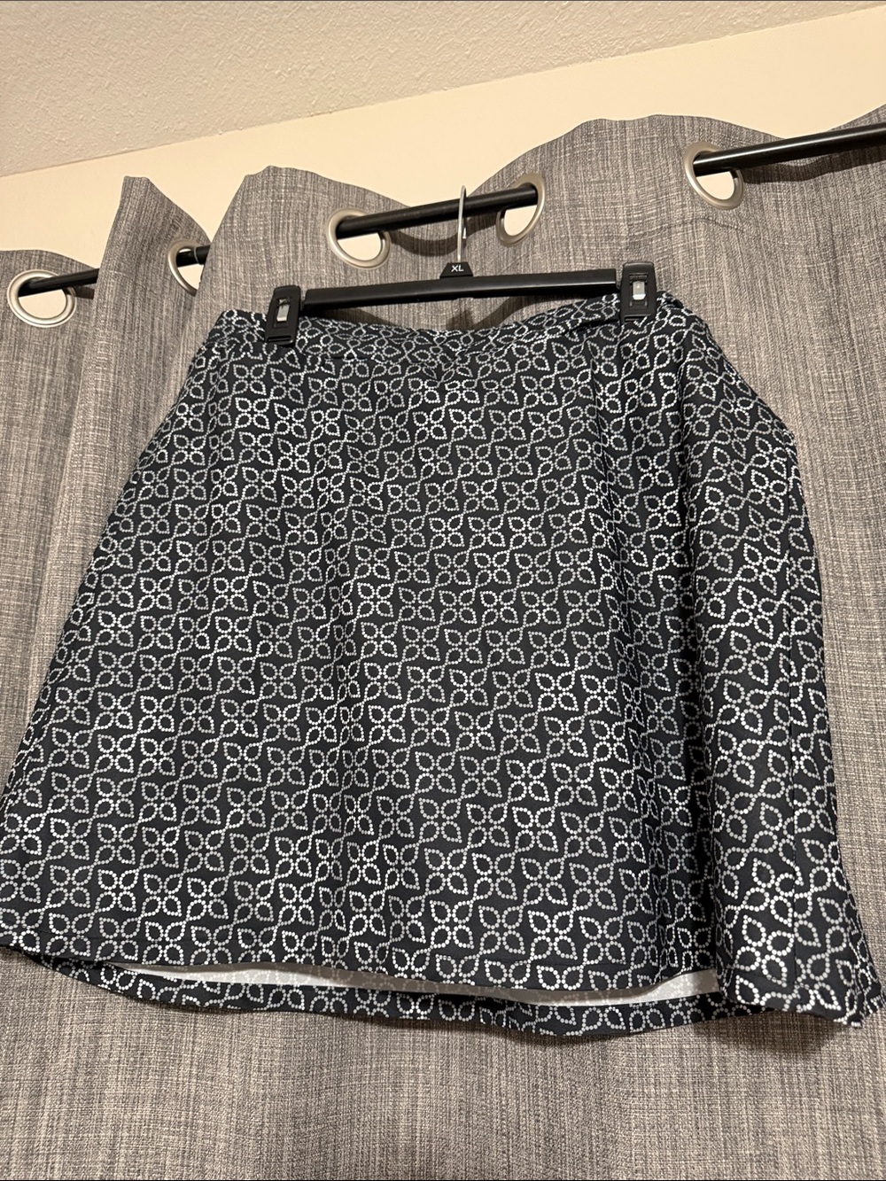 croft & barrow Black and White Circle-Print Skater Skort